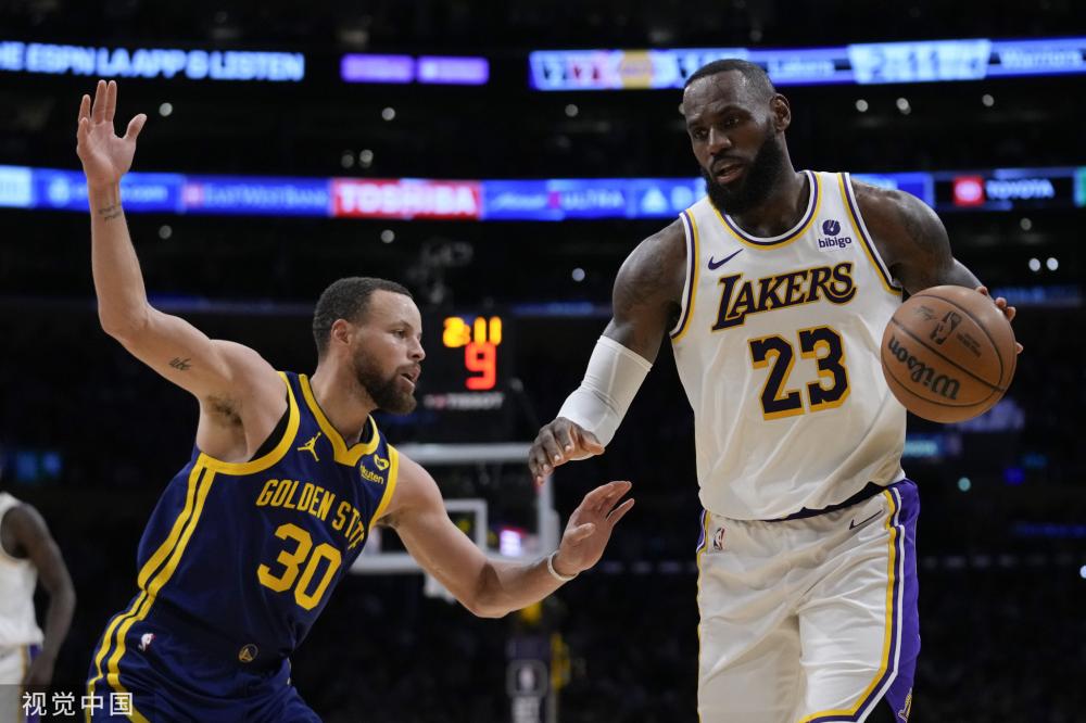 足球迷们很 足球迷们很